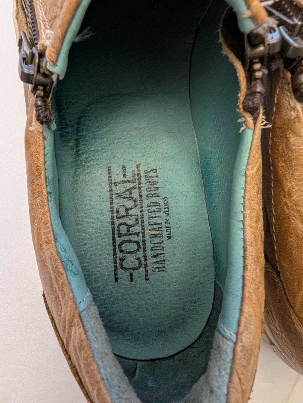 Corral Distressed Tan Winged Heart Peace Sign Embroidered Slip On shoe. - Picture 7 of 8